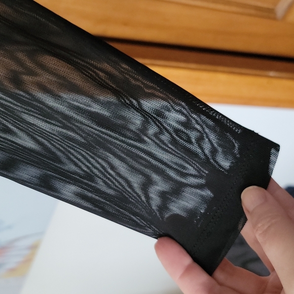 Sheer and textured Top Plus X - Picture 3 of 8